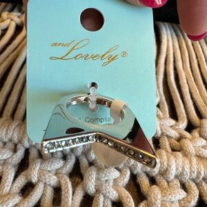 and Lovely Silver Ring with Rhinestones Size 7 NWT‎